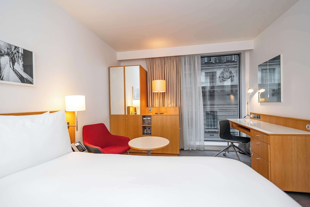 ROOM, KING BED