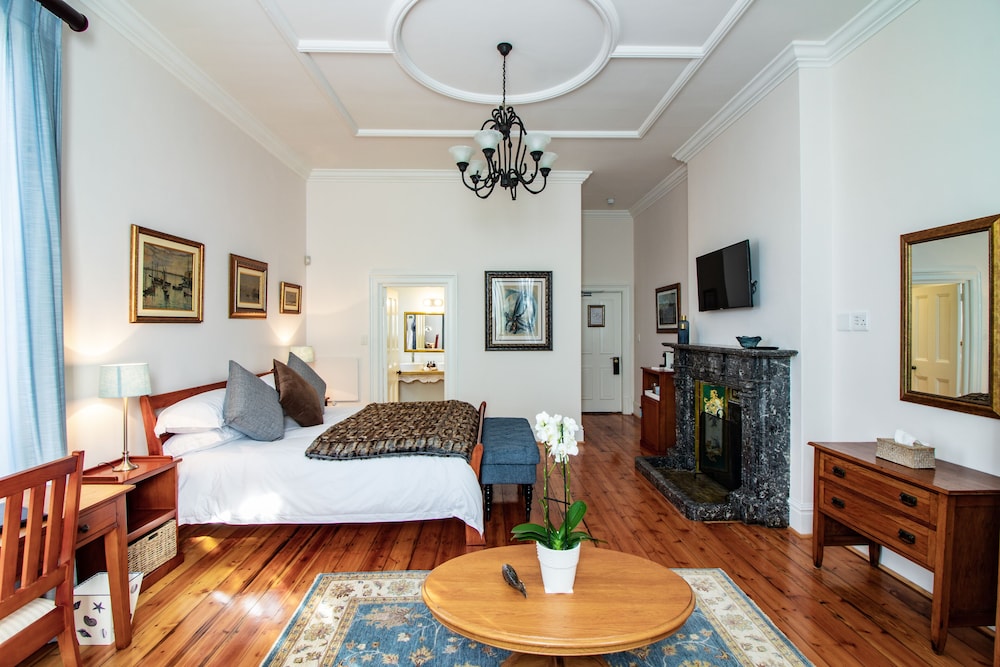 Carmichael Guest House 55/76