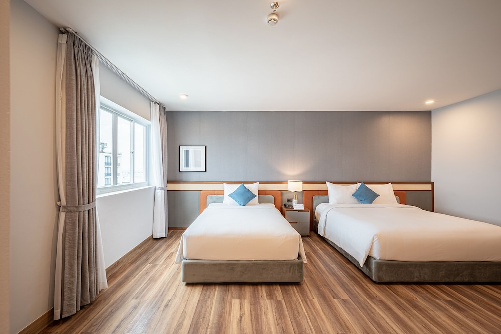 Premium, Triple, 1 King and 1 Single Beds