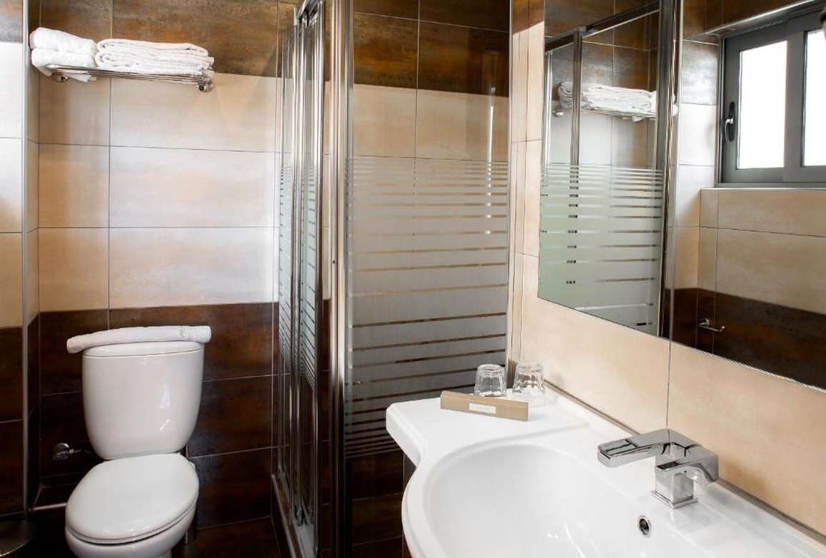 Areos Hotel 53/57