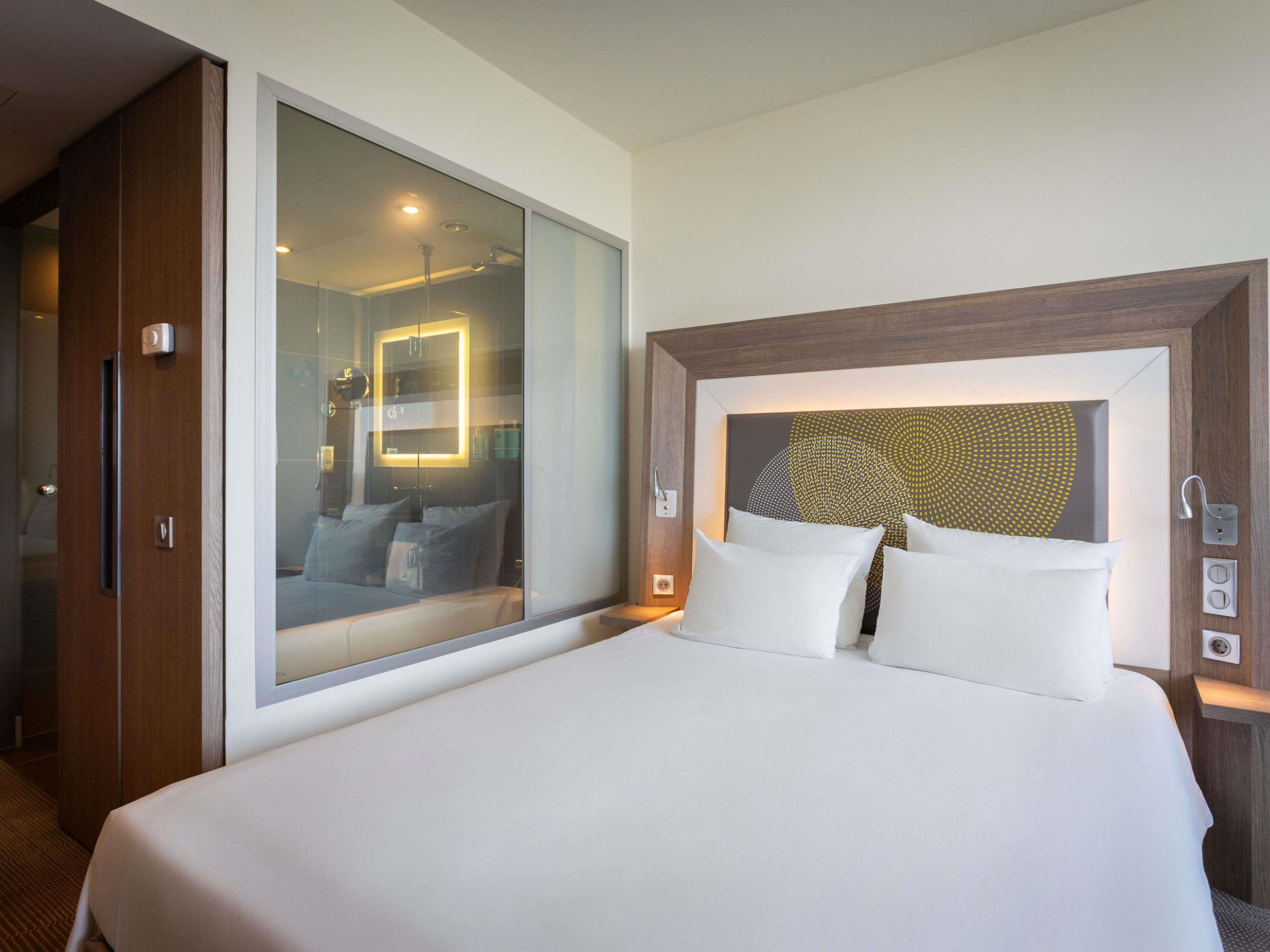 ROOM, MOUNTAIN VIEW