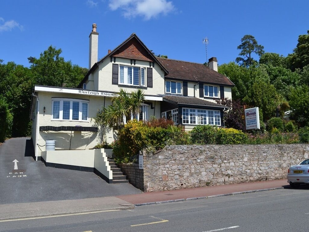 Burleigh House - Guest house 1/60
