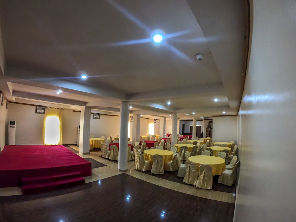 Maxbe Continental Hotel 12/33