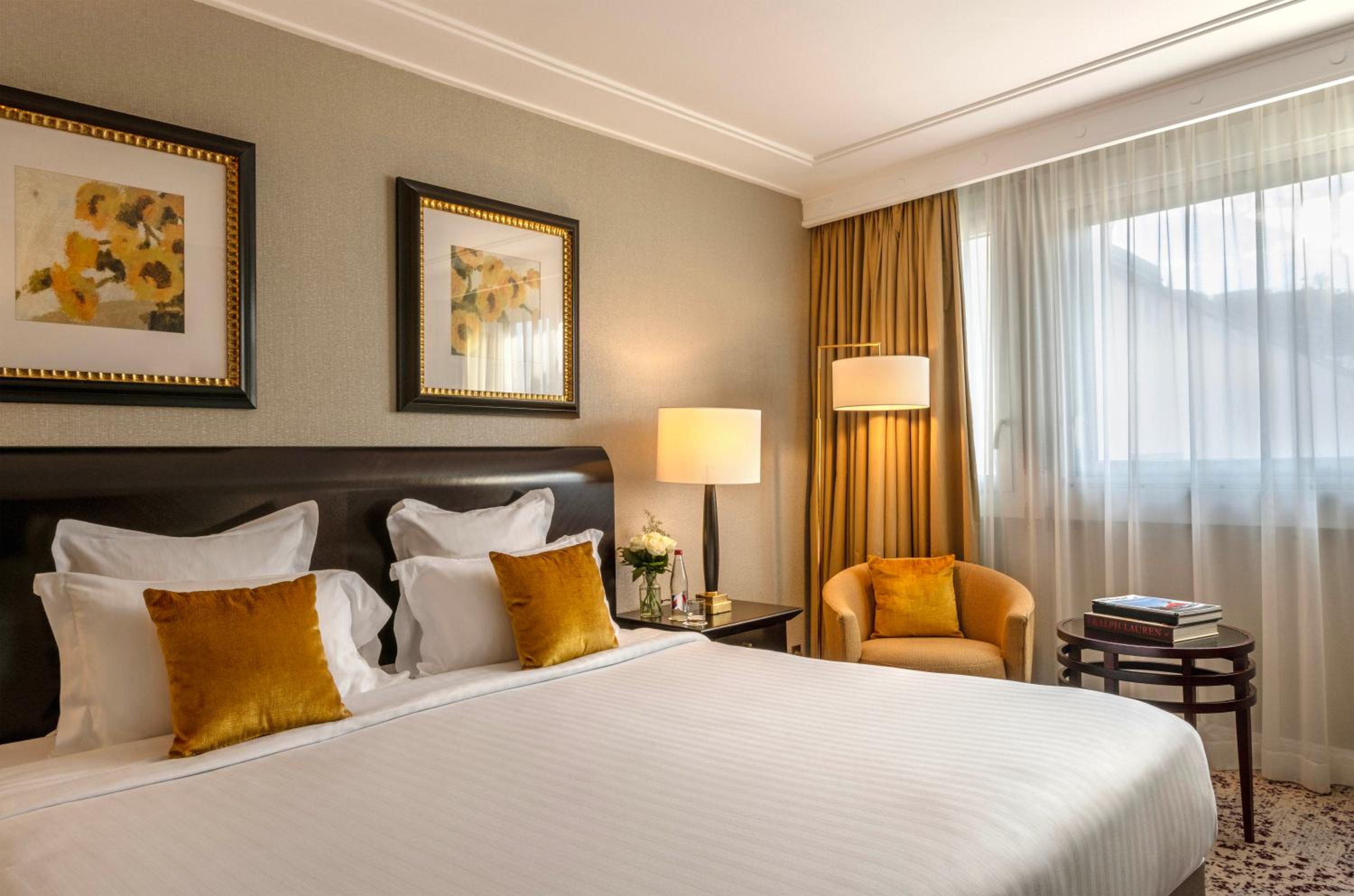 Montaigne, Suite, 1 Queen and 1 Single Bed