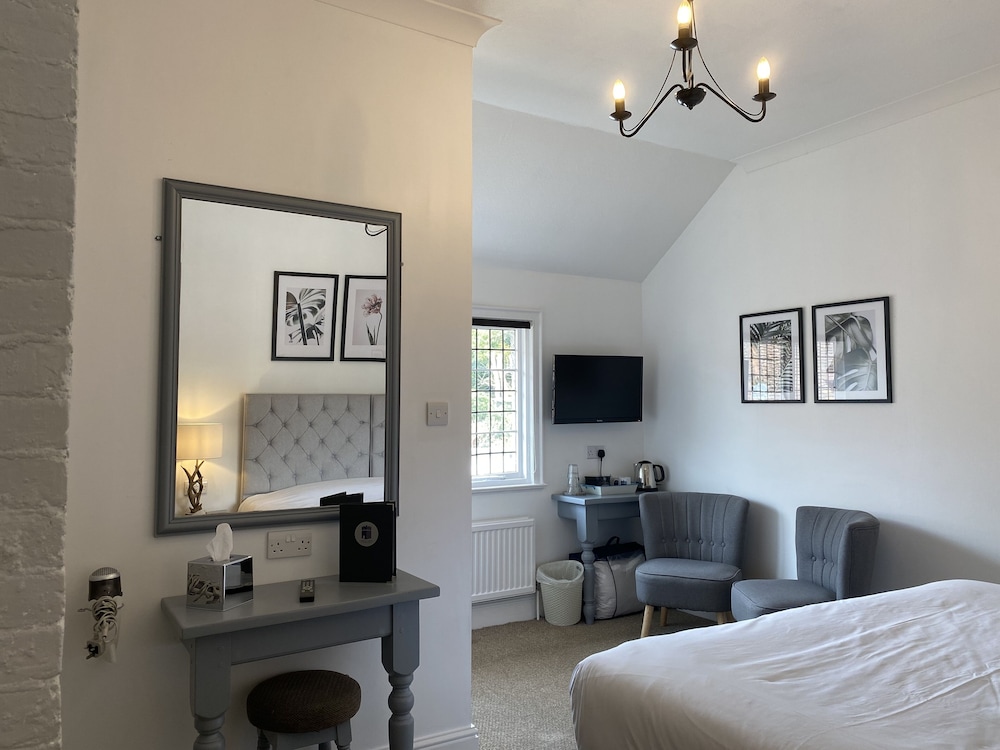 Castle Hotel 18/50
