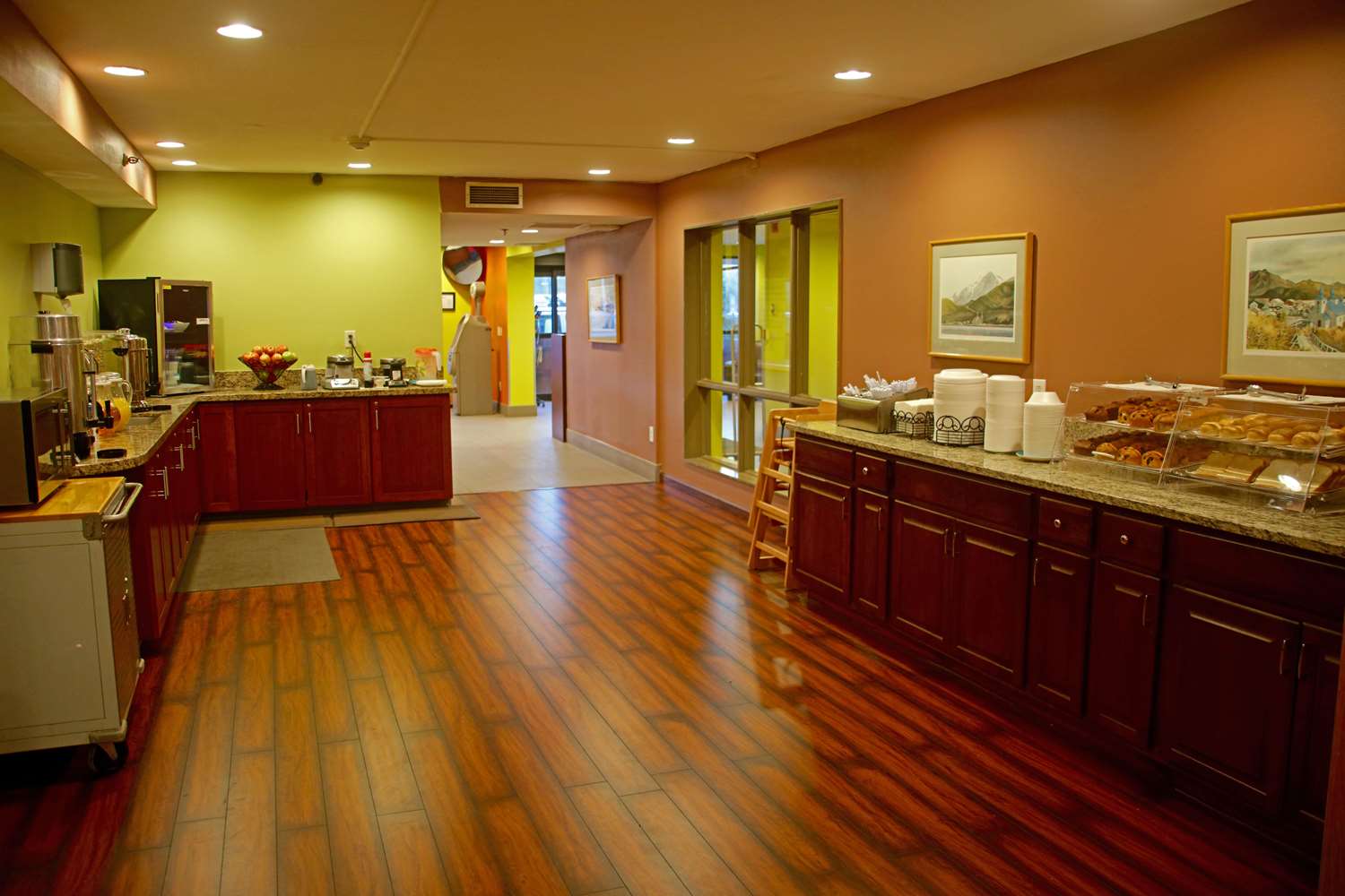 Americas Best Value Inn Suites Anchorage Airport 7/39