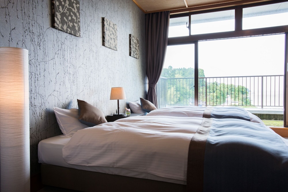 Special, Traditional, Twin Beds, 3 Futon Beds