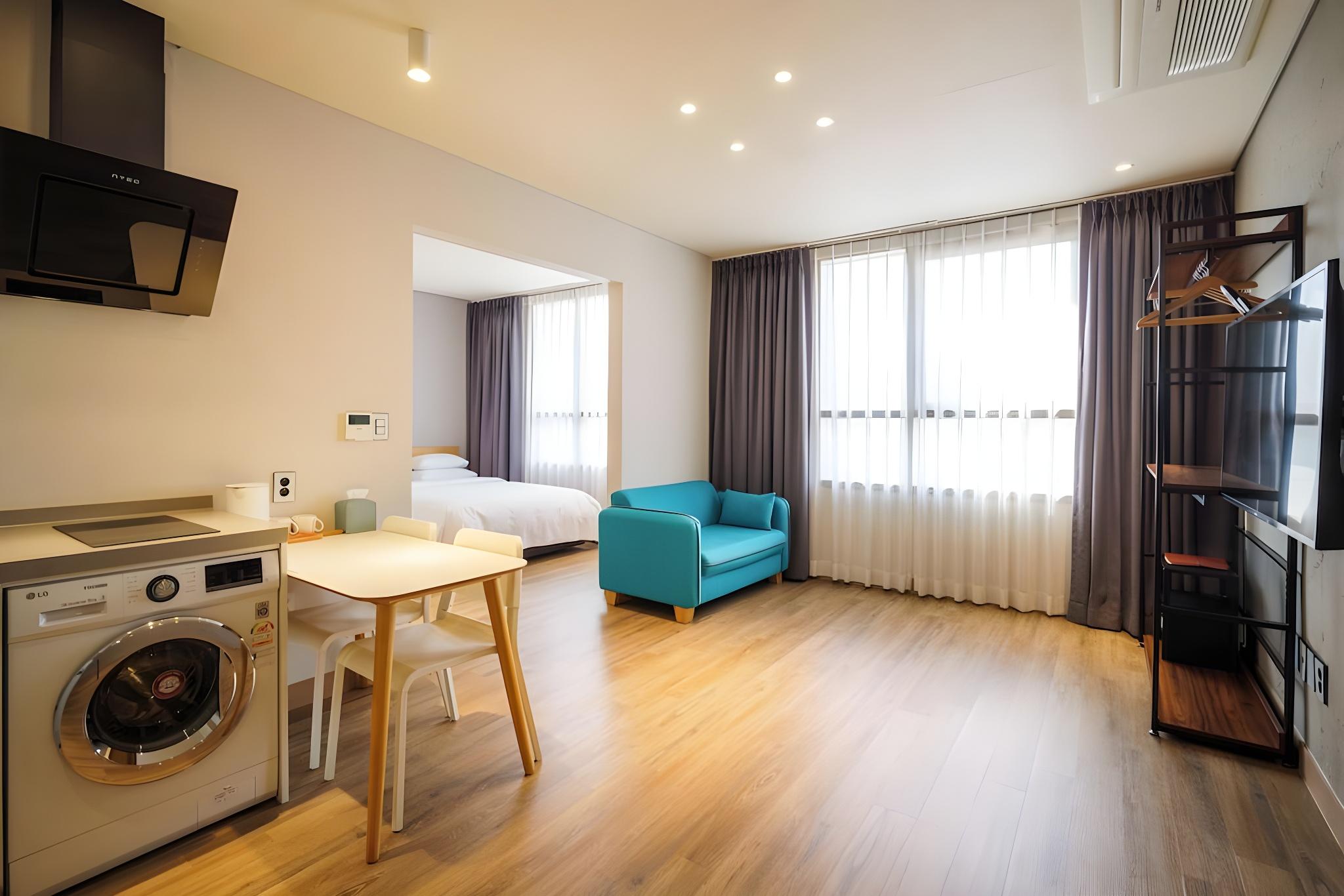 Gallery, Suite