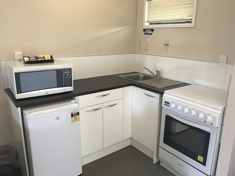 ASCOT EPSOM MOTEL 13/36