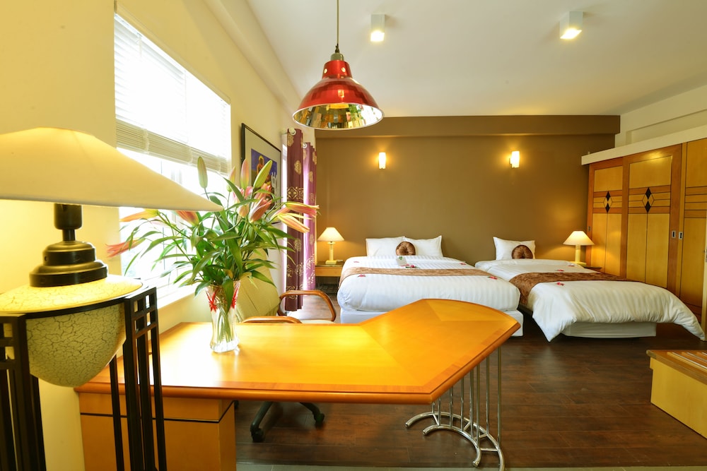 Golden Sun Villa Hotel 68/73