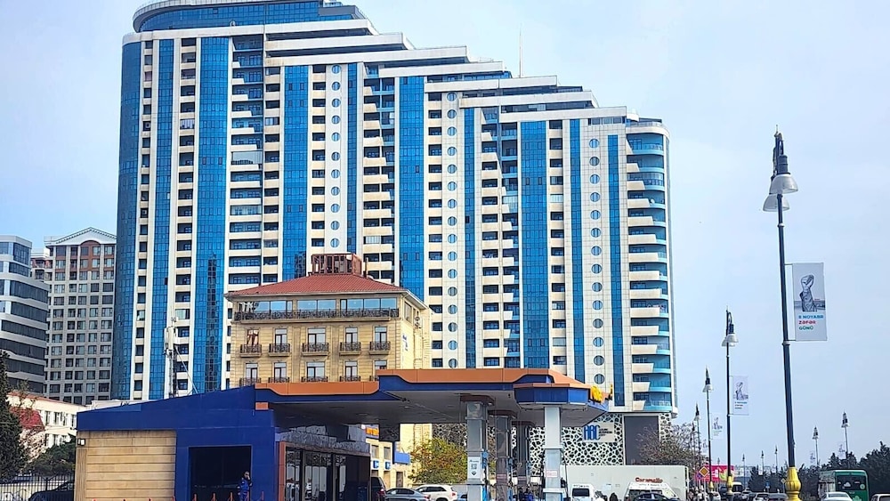 Boulevard Side Hotel 6/73