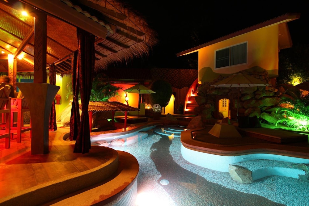 Pandora Lifestyle Hotel 28/32