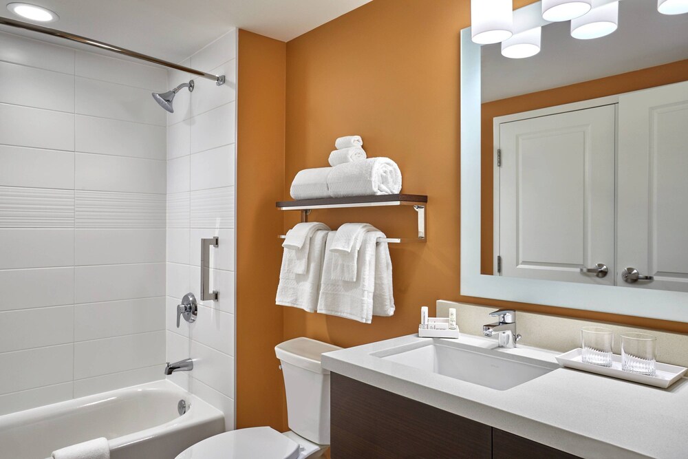 Hotel Towneplace Suites By Marriott Fort Mcmurray 15/27