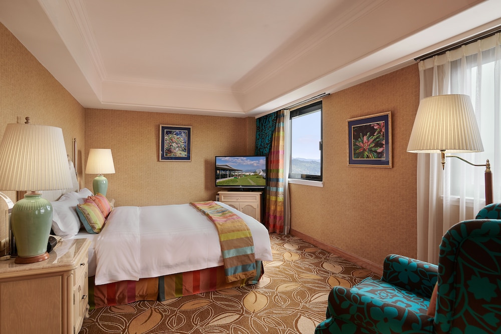 DELUXE, SUITE