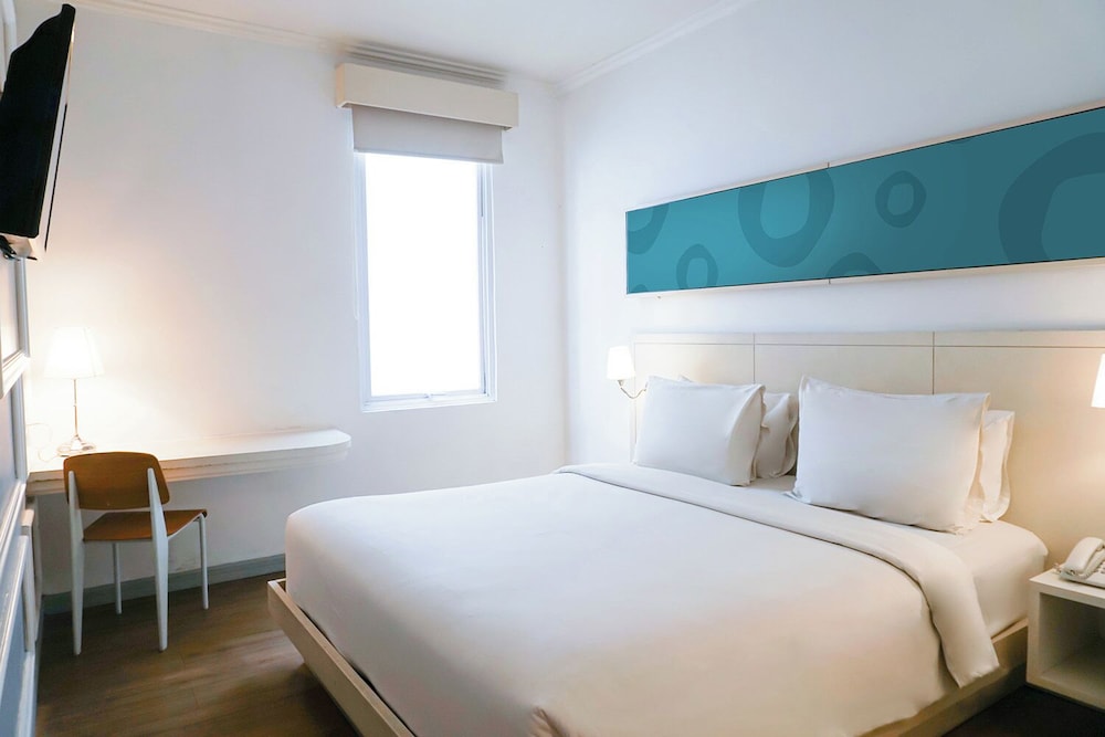 Urban, Superior, Queen Bed