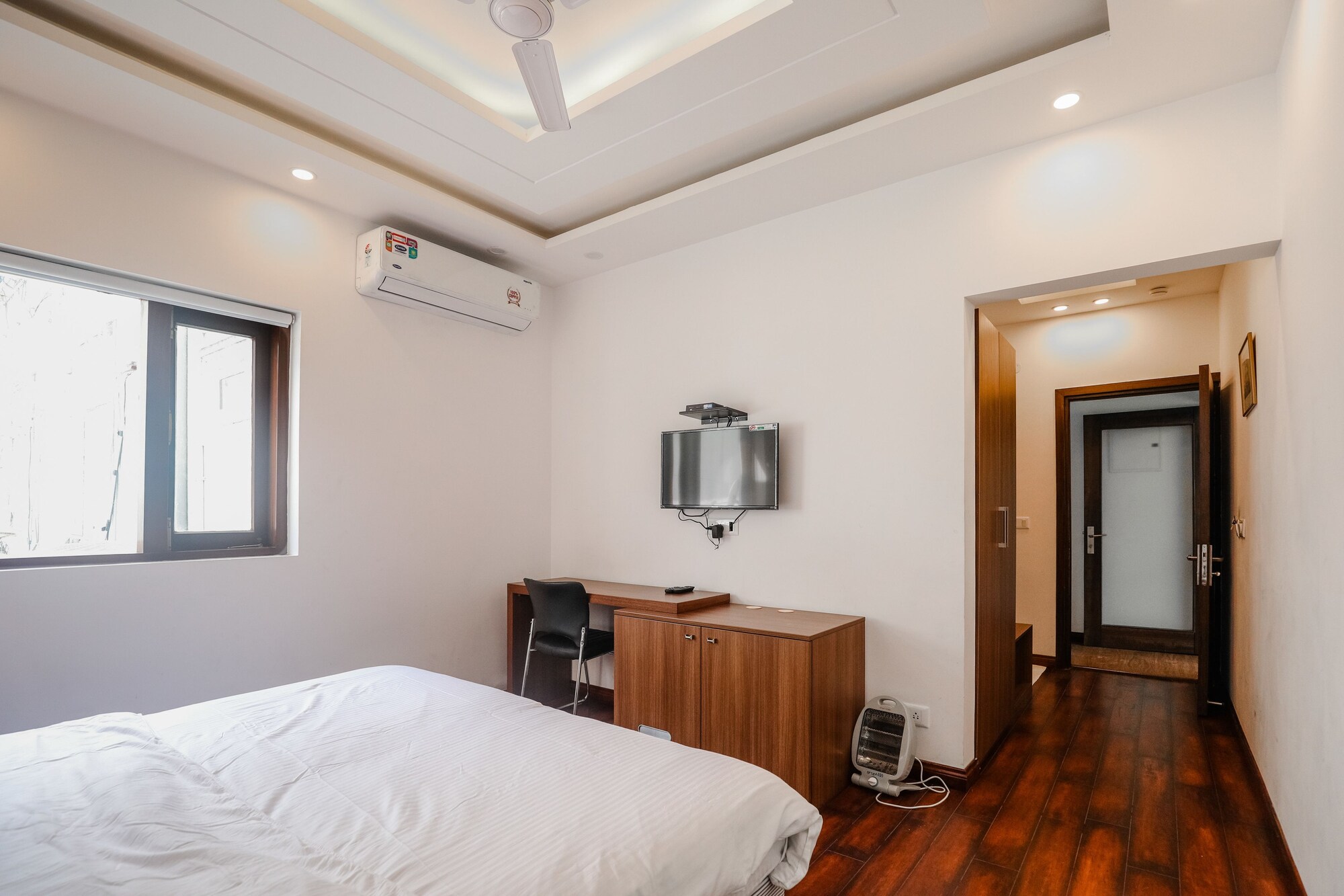 SUPERIOR, DOUBLE OR TWIN BED