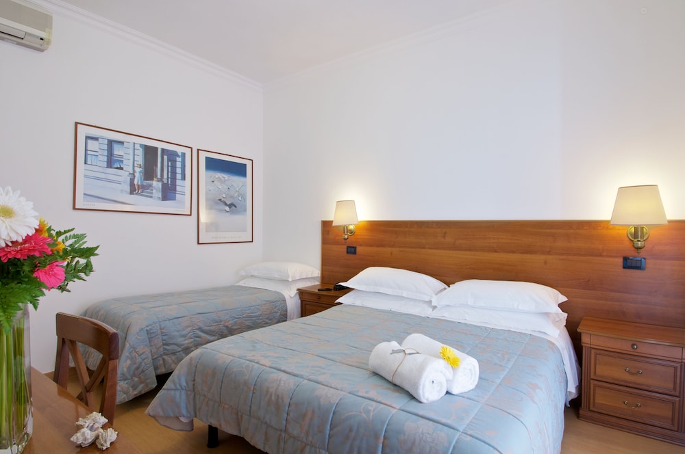 Hotel La Camogliese 19/48