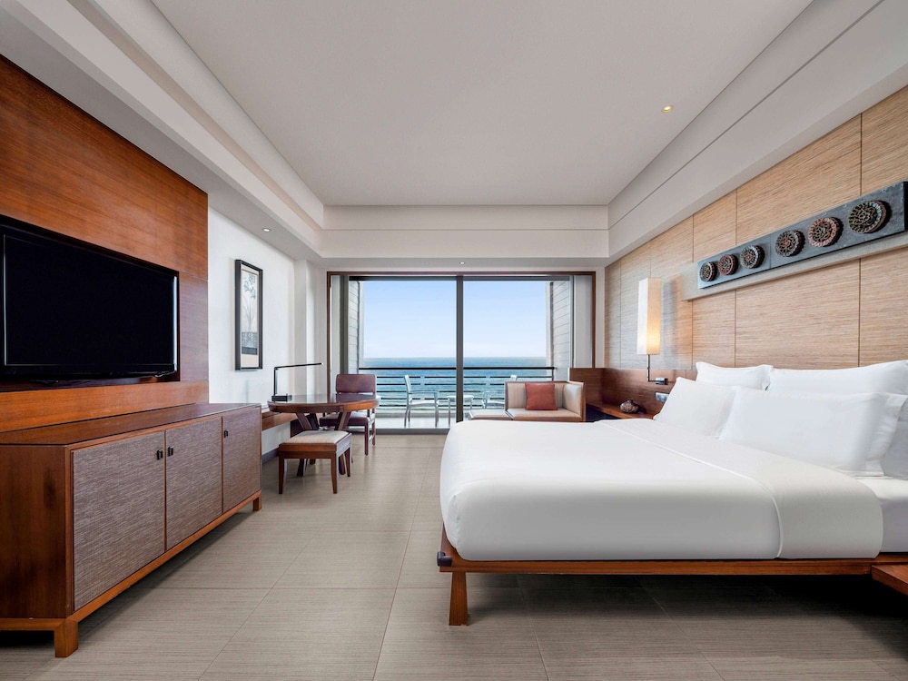 Pullman Oceanview Sanya Bay Resort and Spa 19/76