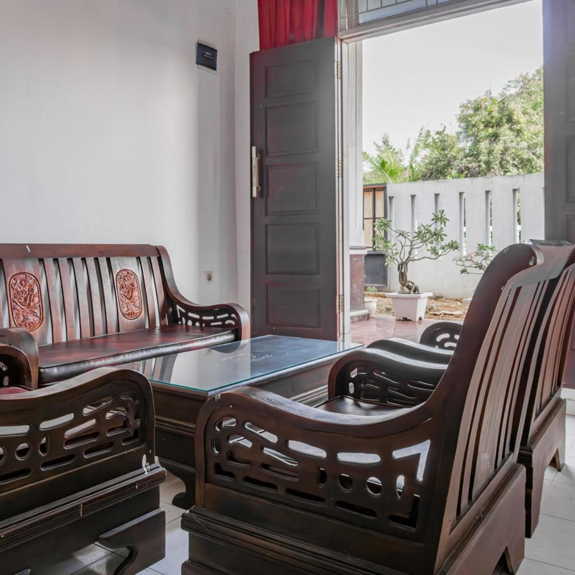 Hotel O Guest House Pahlawan Syariah 34/40