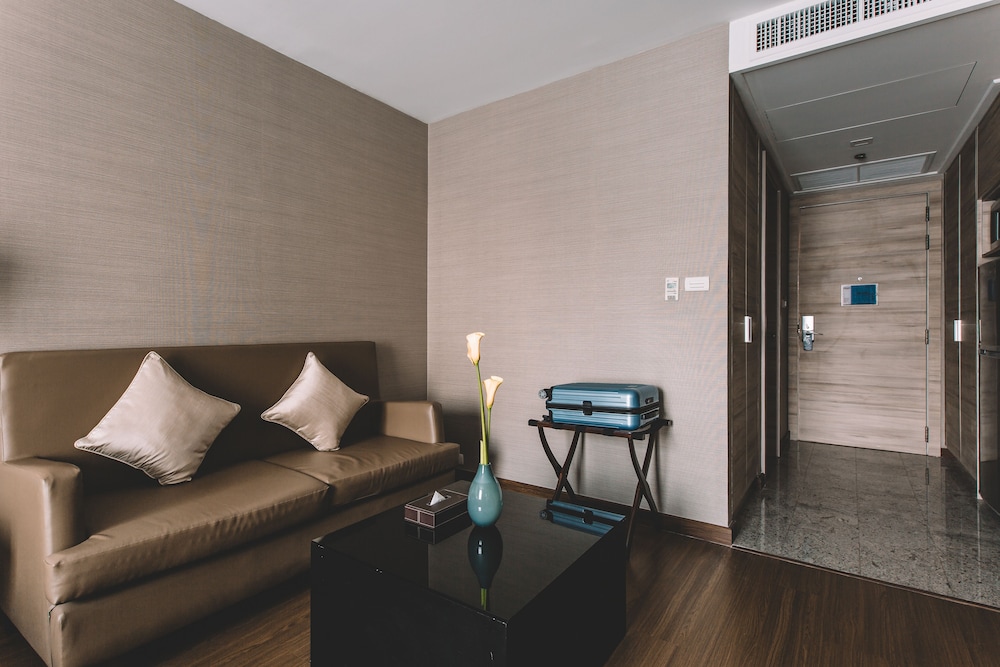 Adelphi Suites Bangkok 45/69