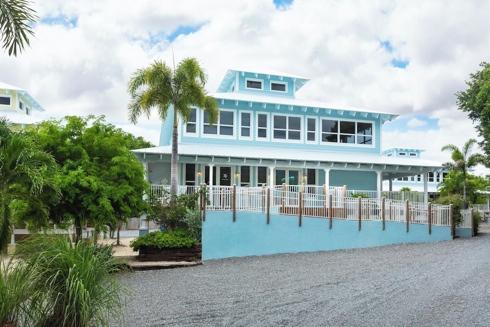 Dolphin Point Villas 3/50