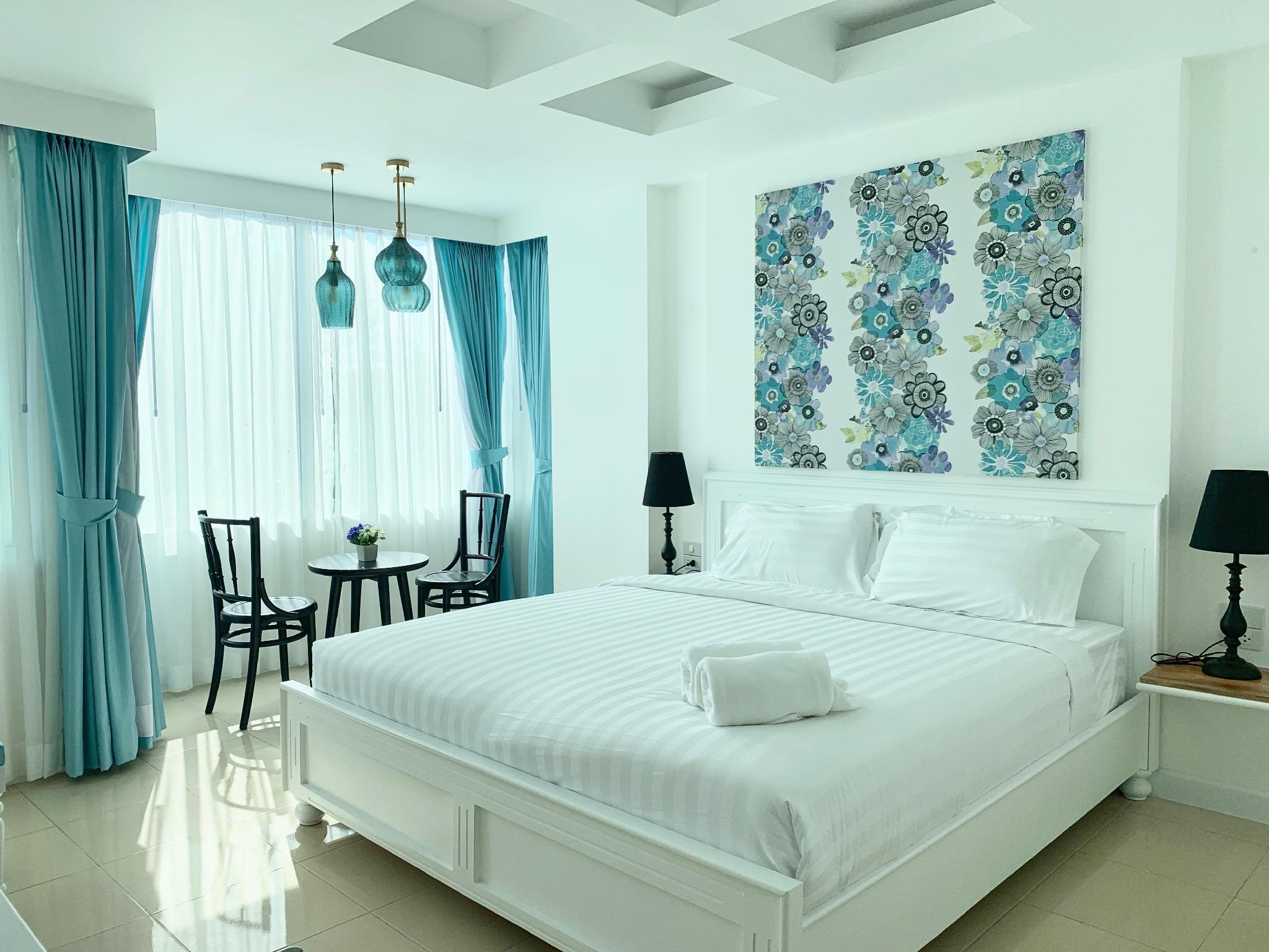 Superior, King Bed, Building B