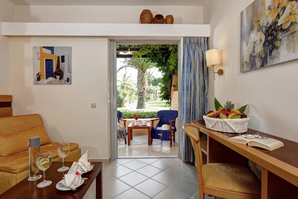 Anissa Beach and Village Hotel 68/80