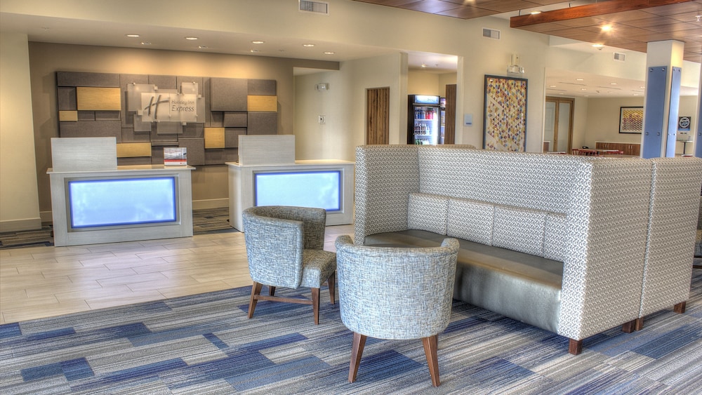 Holiday Inn Express And Suites Spencer 37/53
