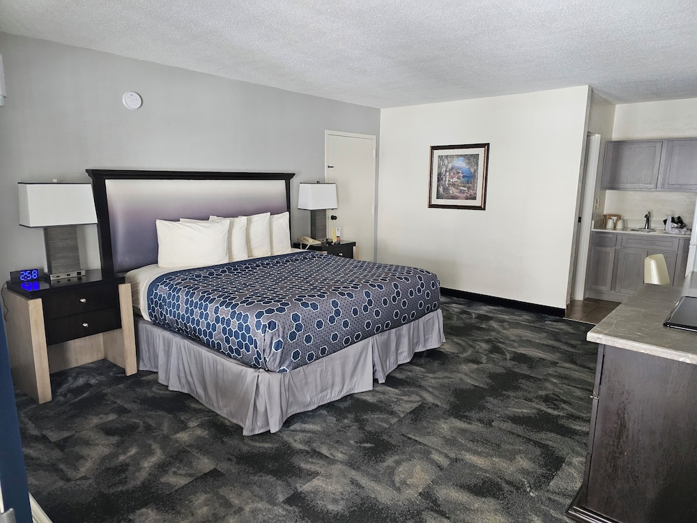 DELUXE, KING BED
