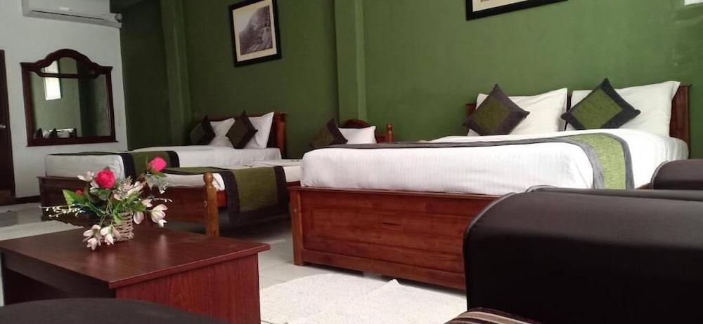 Capital Regency Hotel 9/44