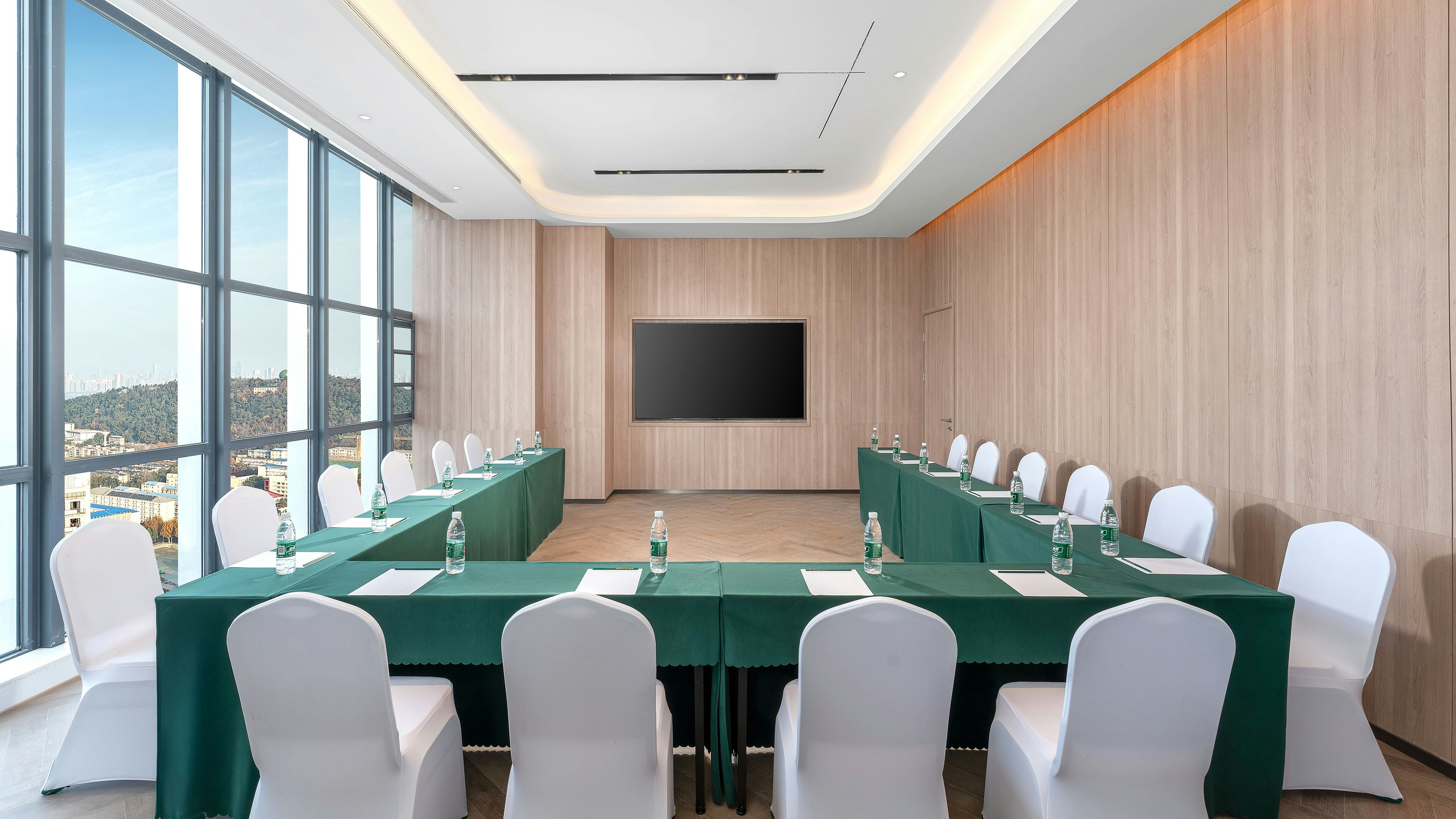 Holiday Inn Express Wuhan East Lake 36/50