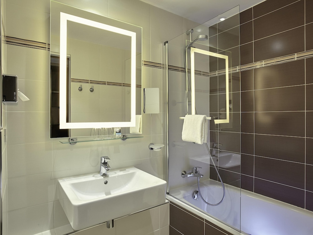 Mercure Versailles Paris Ouest 75/76