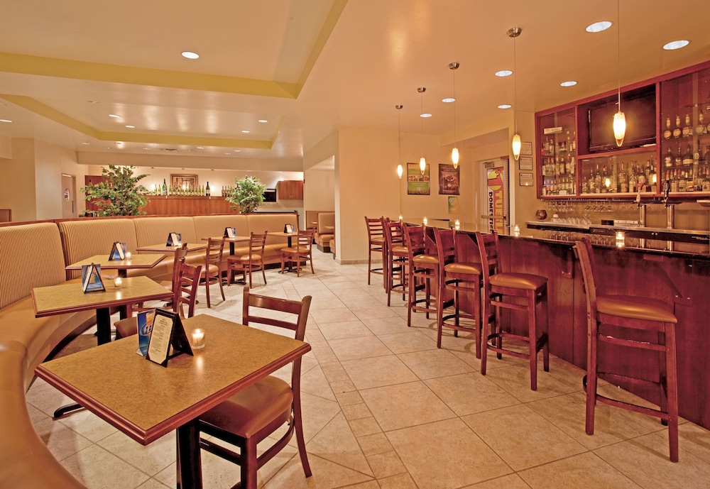 Holiday Inn Toledo-Maumee(I-80/90) 42/58