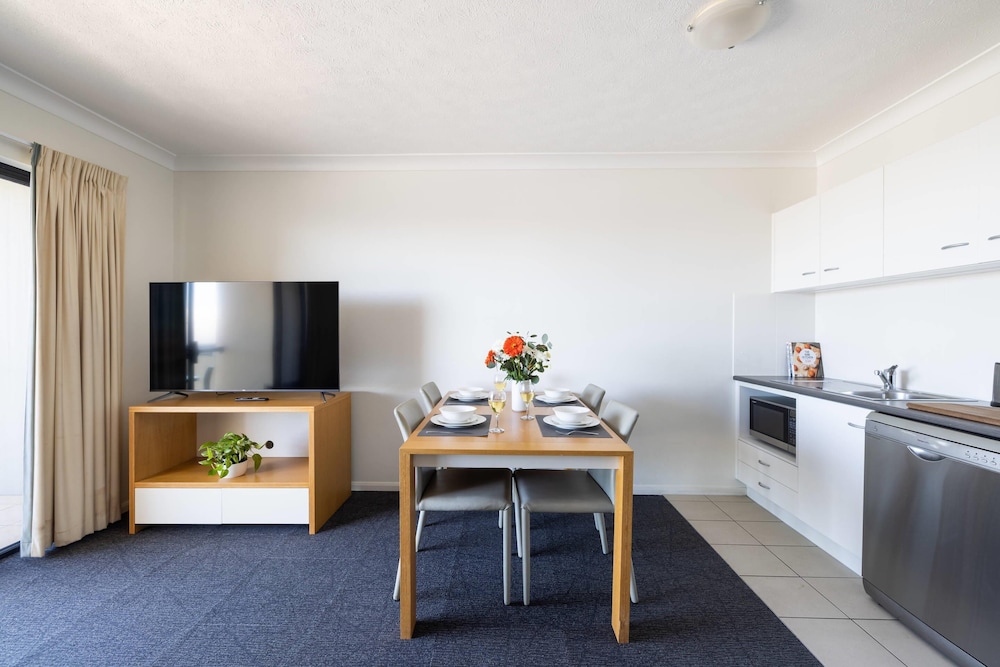 MainStay Suites Townsville 23/47