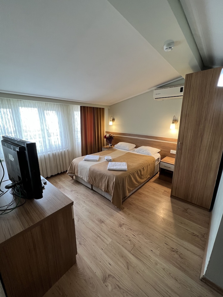 1 BEDROOM, SUPERIOR, SUITE
