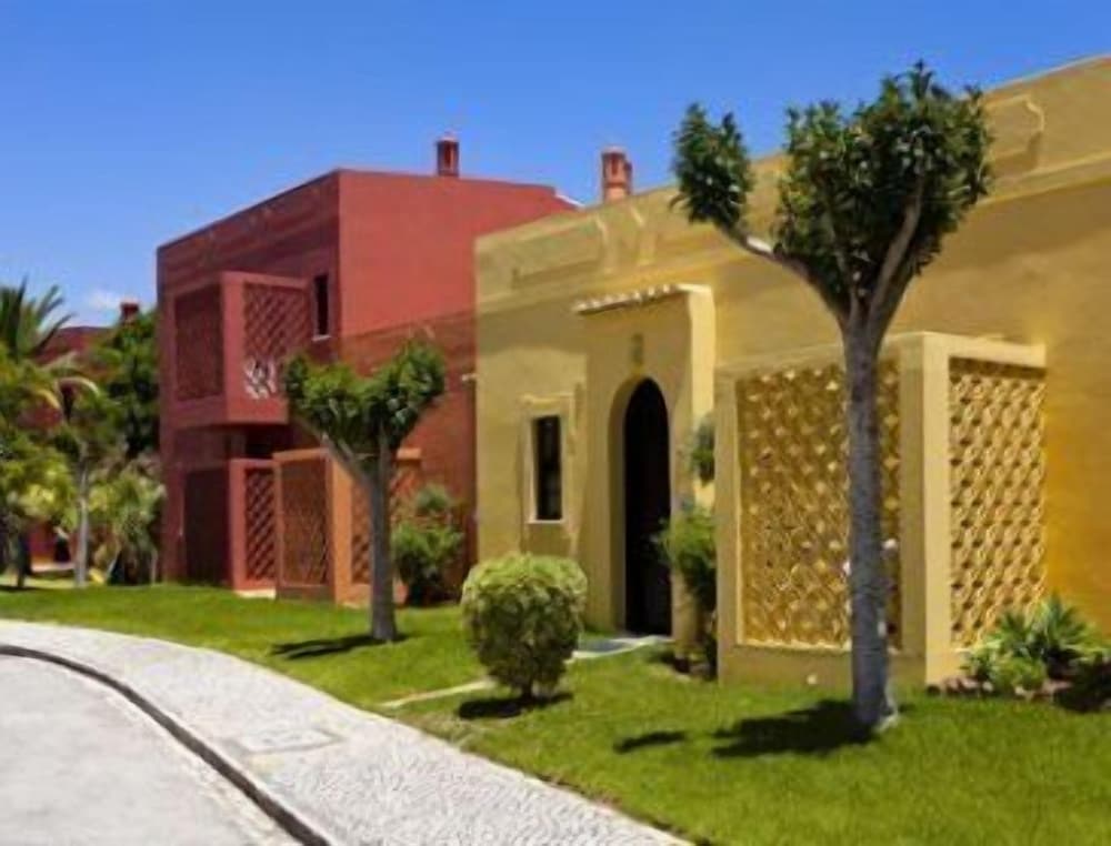Colina Village 68/78