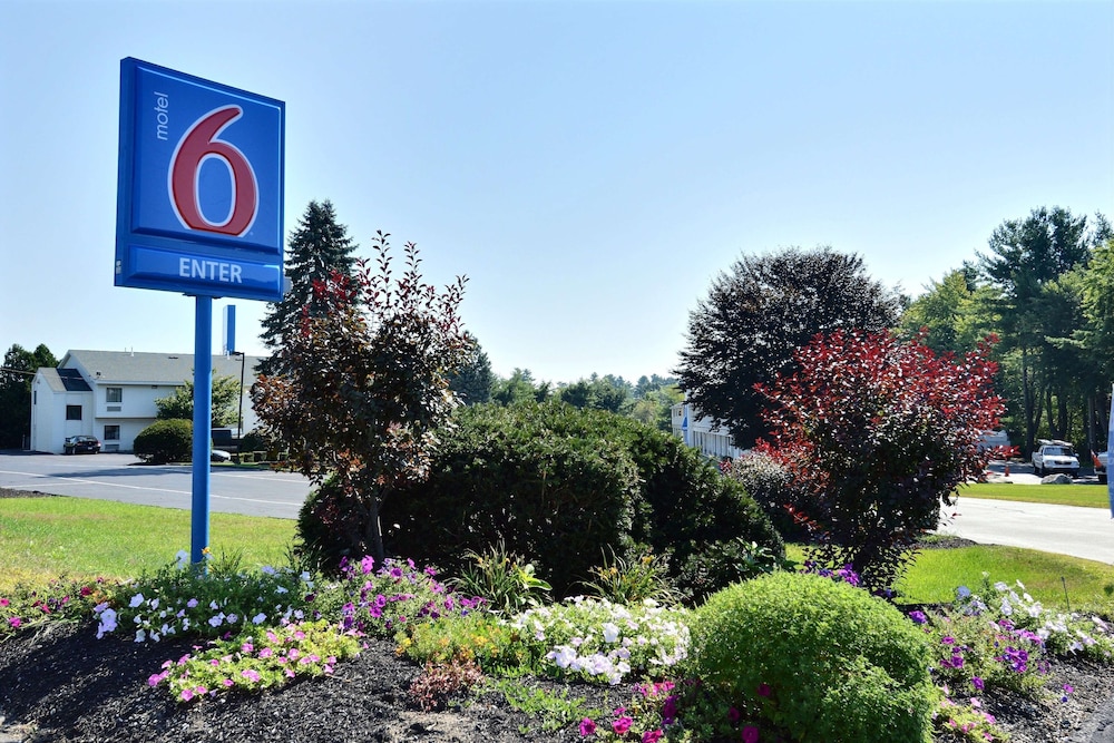 Motel6 Nashua, NH - North 12/58