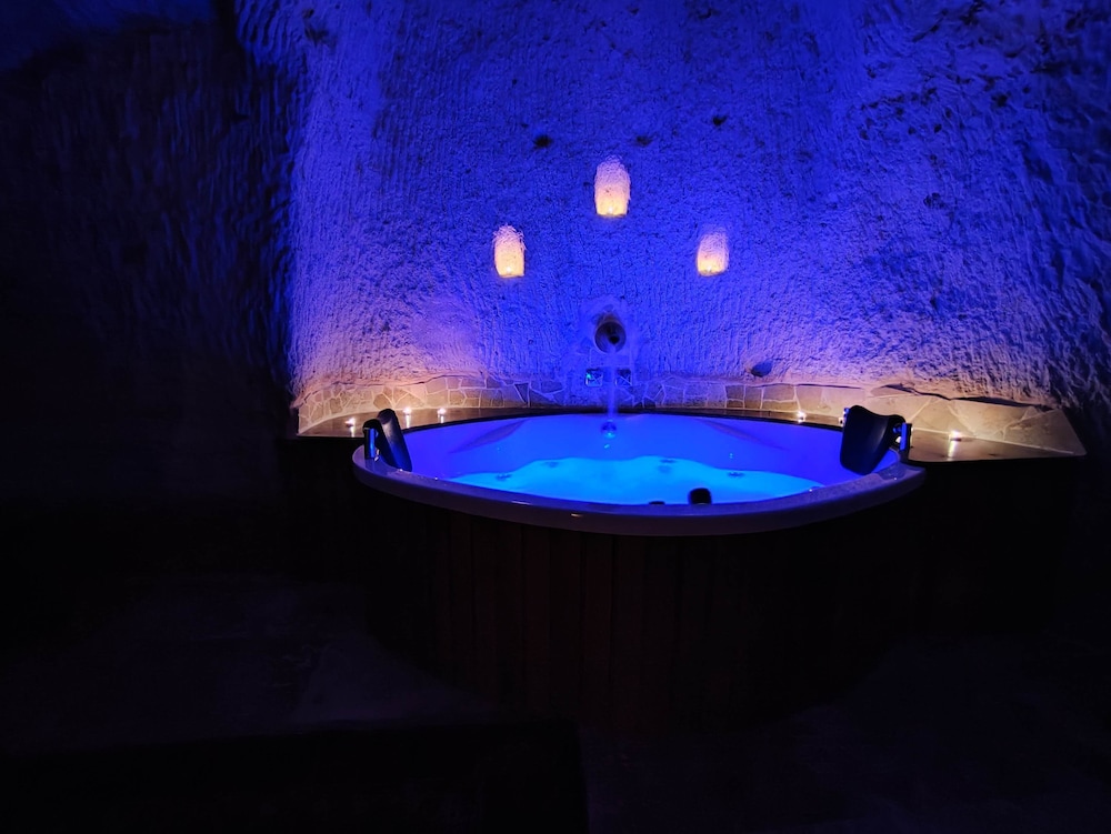 Euphoria Cave House 30/50