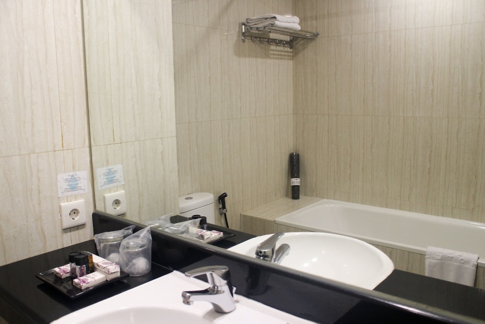 Narita Hotel Tangerang 32/33