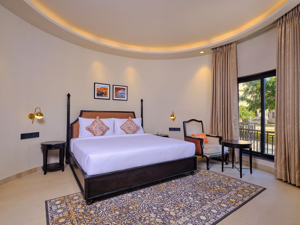 DELUXE, KING BED