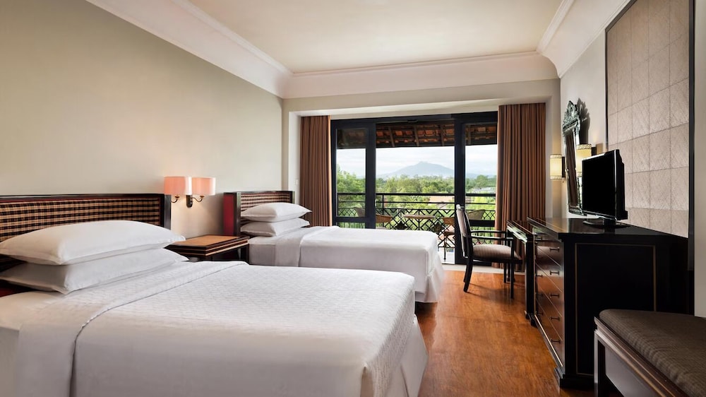 2 BEDROOMS, ROYAL, MOUNTAIN VIEW, BALCONY
