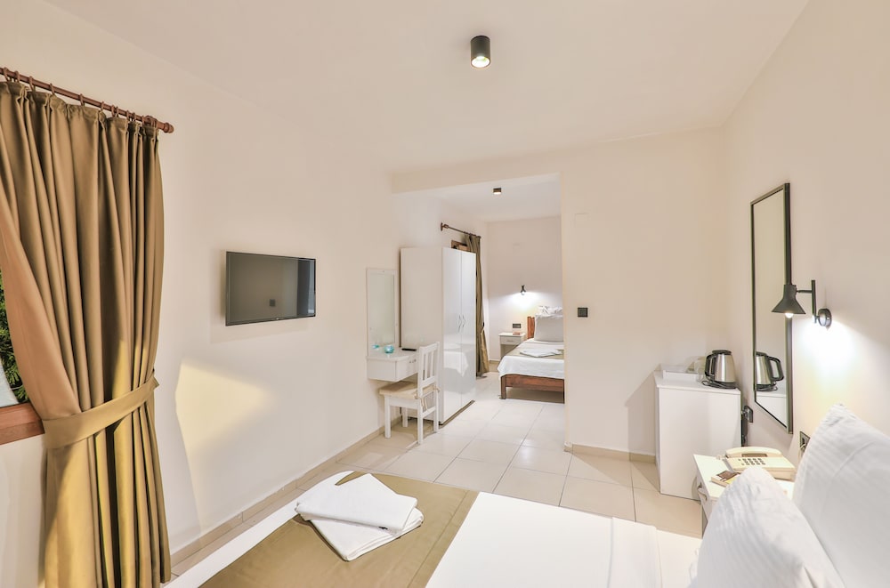 Zinbad Hotel 12/51