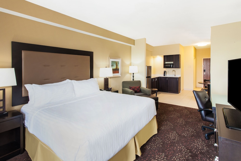 Holiday Inn Express Suites Sandusky 9/42