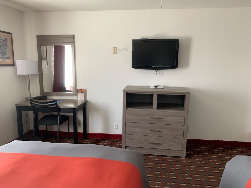 Guest House Inn Medical District near Texas Tech Univ 40/44