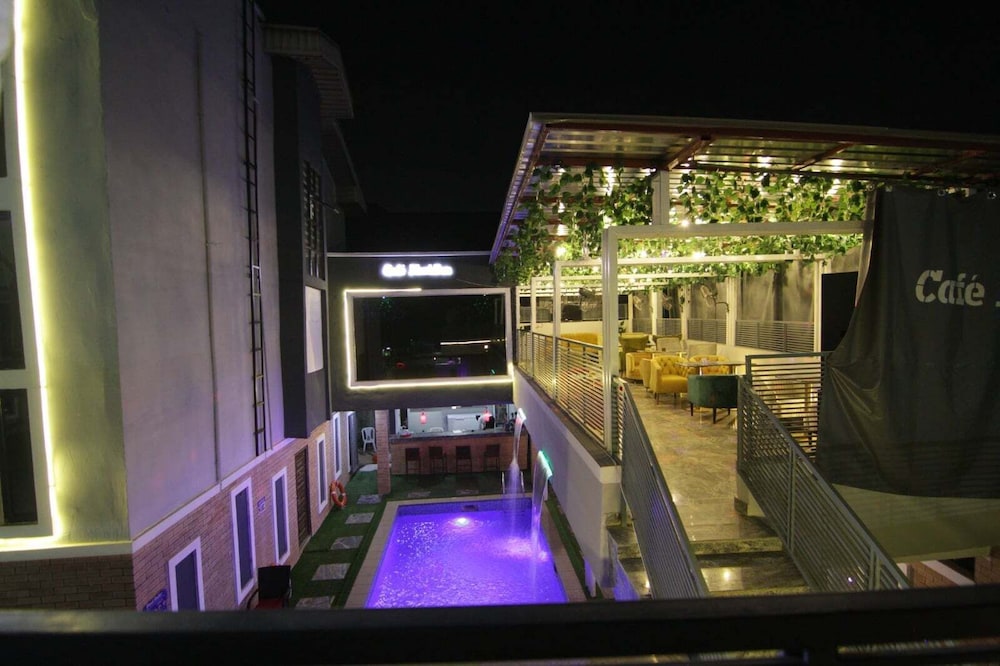 The Meridian Lodge 2/40