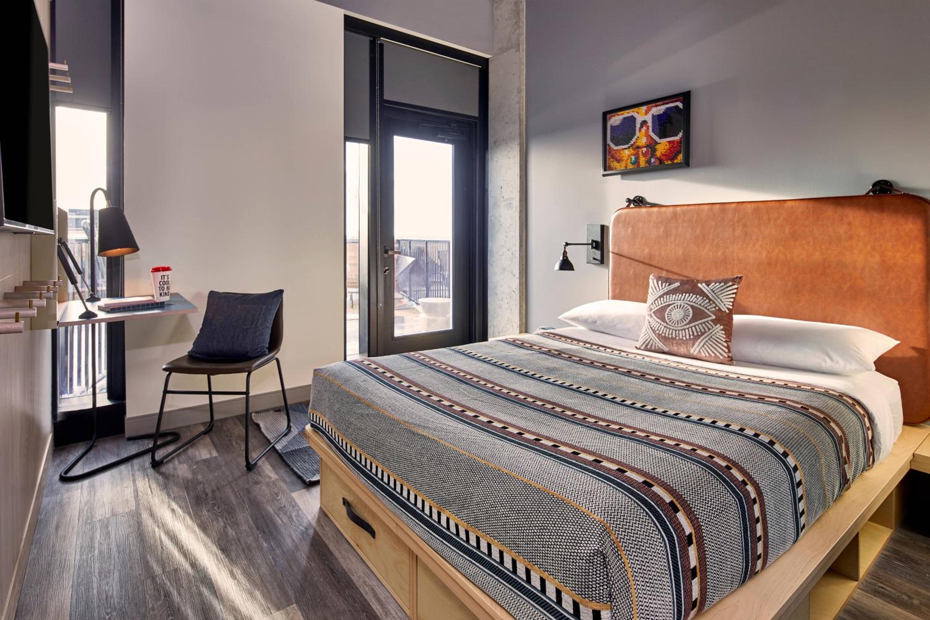 Guest Room, Queen Bed, Balcony