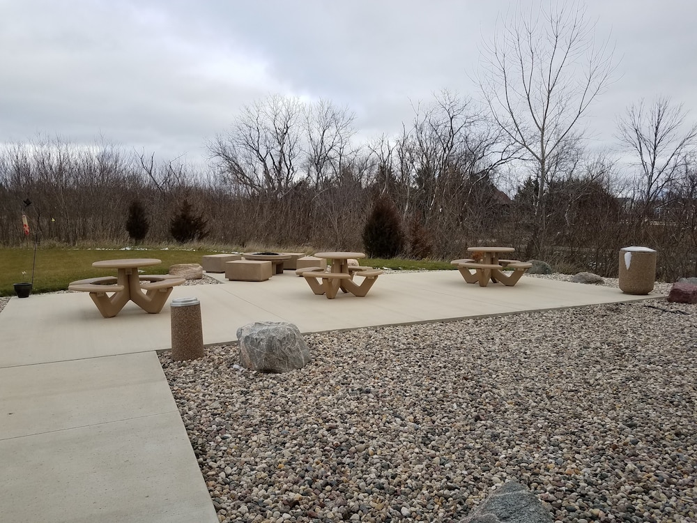 Okoboji Inn And Suites 46/52