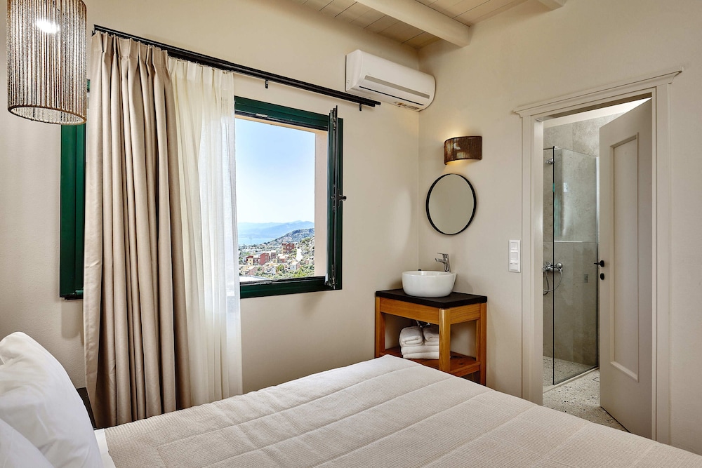 جناح سوبيريور بسريرين كوين مع أريكة، Marni Village 6/10