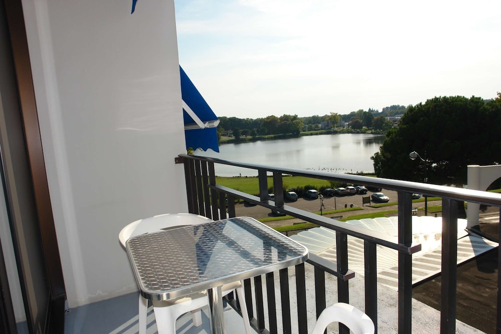 Brit Hotel Du Lac 3/43