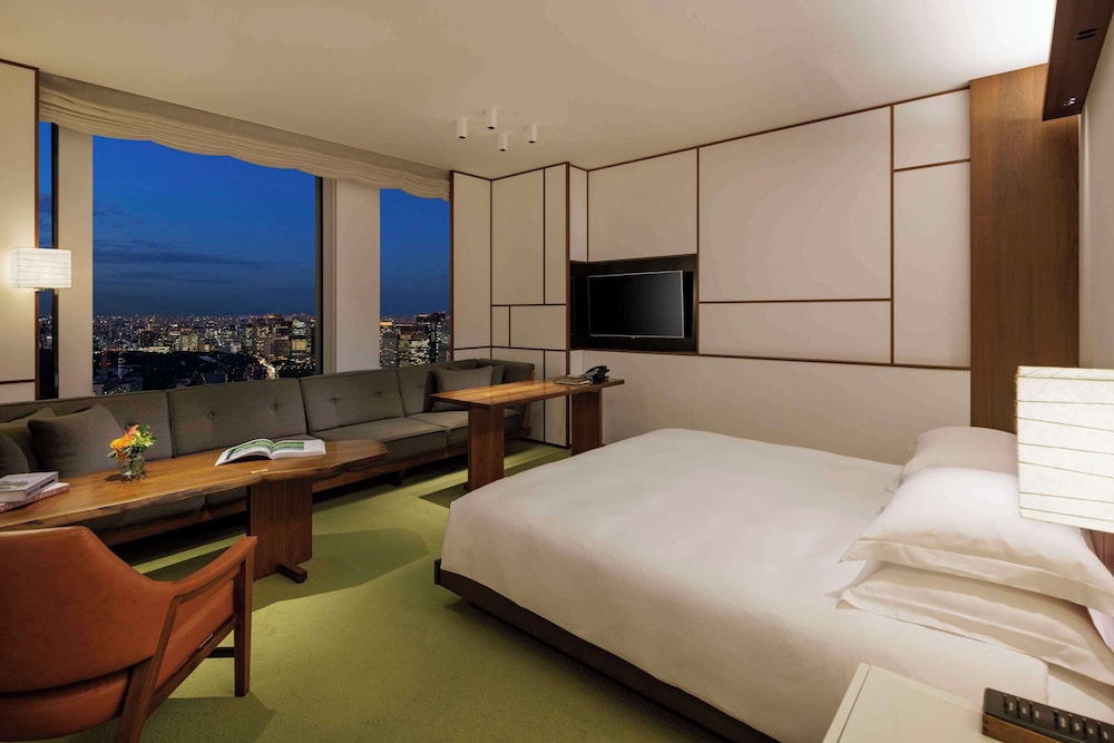 Room, King Bed, Tower View